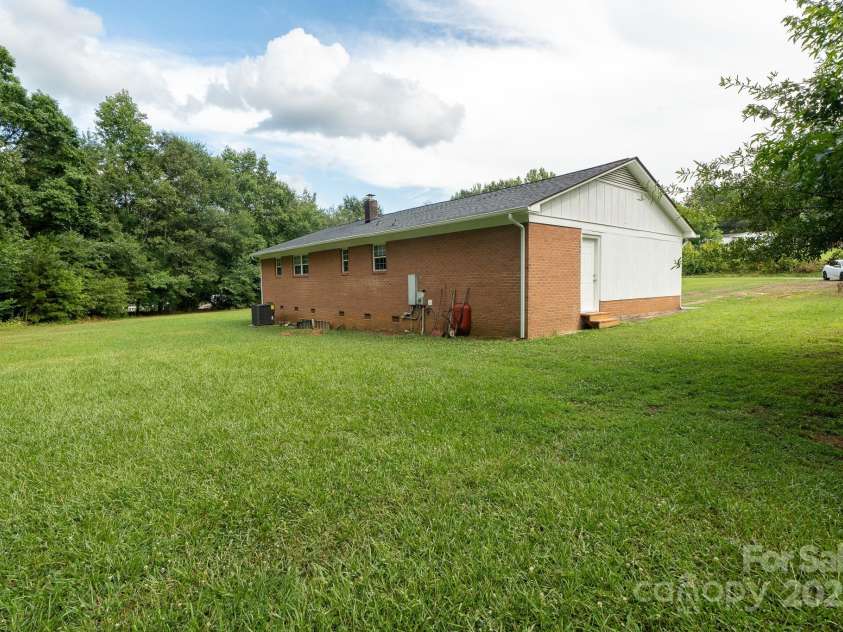 584 Southside Church Road, Lincolnton, NC 28092.  MLS# CAR4279327, YatesRealty ID 31133. 