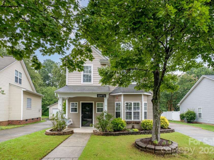 10974 Heritage Green Drive, Cornelius, NC 28031.  MLS# CAR4282858, YatesRealty ID 31134. Heritage Green
