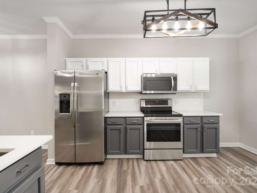 10974 Heritage Green Drive, Cornelius, NC 28031.  MLS# CAR4282858, YatesRealty ID 31134. Stainless Steel Appliances
