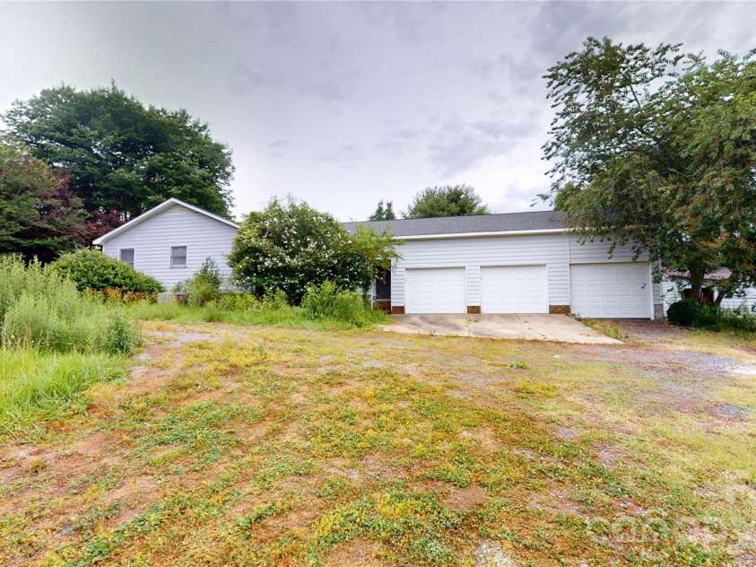 3033 Grassy Lane, Monroe, NC 28110.  MLS# CAR4394183, YatesRealty ID 31134. 