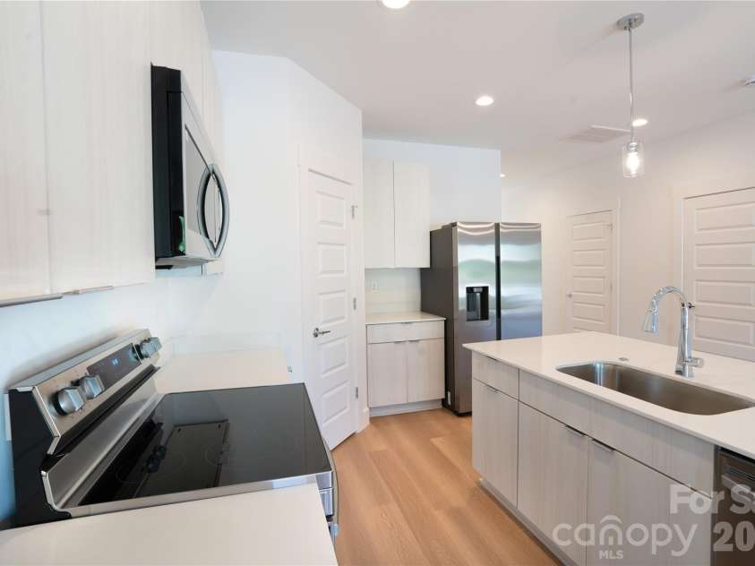 15 Bolton Street, Asheville, NC 28806.  MLS# CAR4393409, YatesRealty ID 31135. 