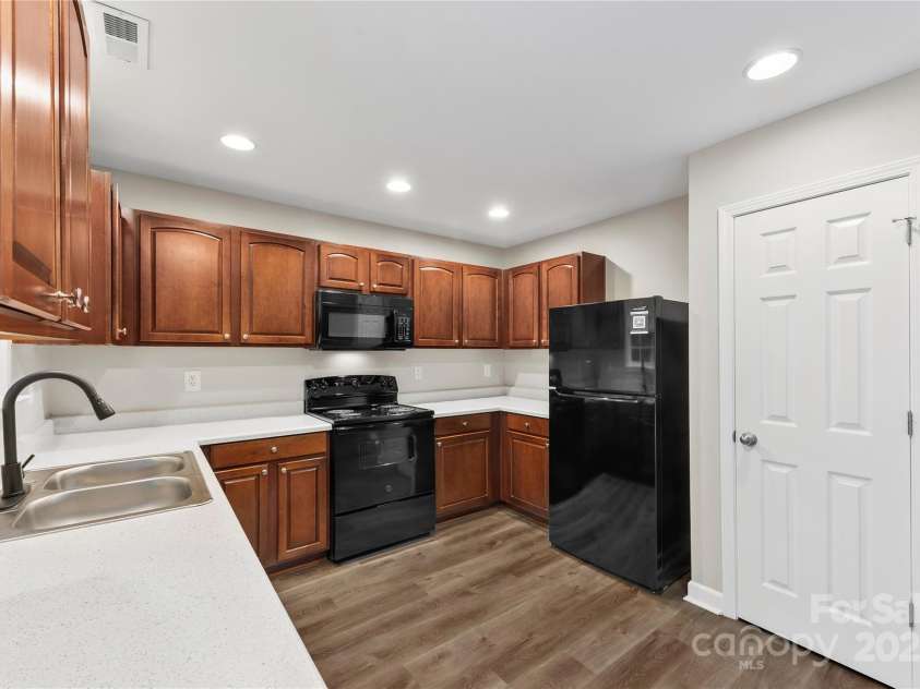 518 Canopy Court, Clover, SC 29710.  MLS# CAR4290448, YatesRealty ID 31136. 