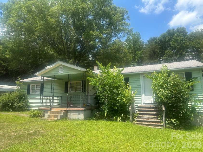 488 Waddell Lane, Clover, SC 29710.  MLS# CAR4393258, YatesRealty ID 31137. 
