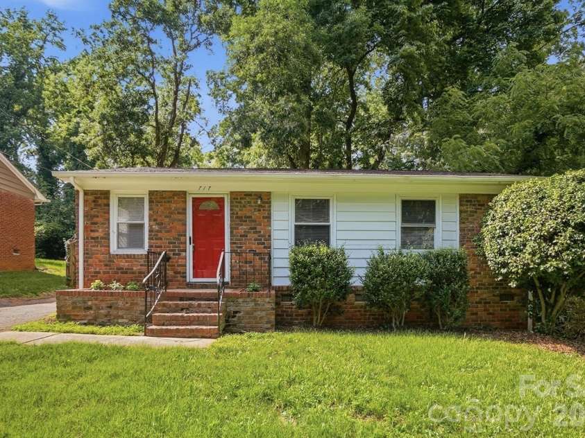 717 Crater Street, Charlotte, NC 28205.  MLS# CAR4391889, YatesRealty ID 31138. 