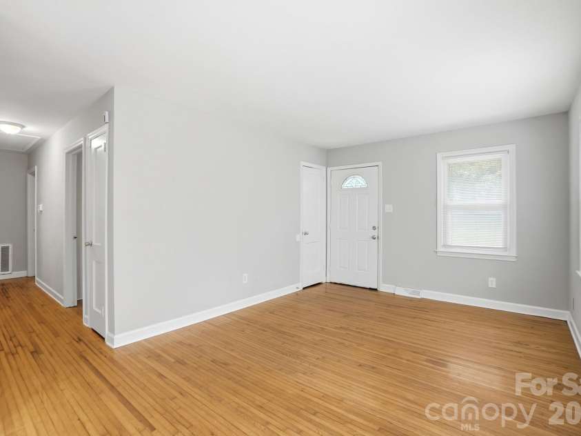 717 Crater Street, Charlotte, NC 28205.  MLS# CAR4391889, YatesRealty ID 31138. 