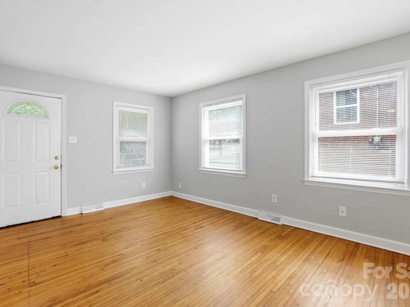 717 Crater Street, Charlotte, NC 28205.  MLS# CAR4391889, YatesRealty ID 31138. 