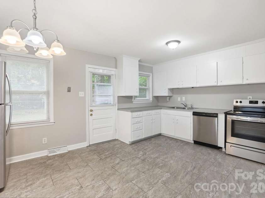 717 Crater Street, Charlotte, NC 28205.  MLS# CAR4391889, YatesRealty ID 31138. 