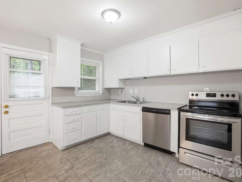 717 Crater Street, Charlotte, NC 28205.  MLS# CAR4391889, YatesRealty ID 31138. 