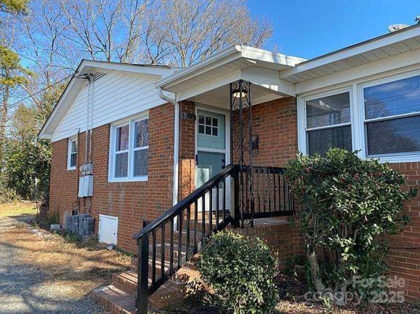 3337 Washburn Avenue, Charlotte, NC 28205.  MLS# CAR4290640, YatesRealty ID 31140. 3335 Entry/Side Elevation