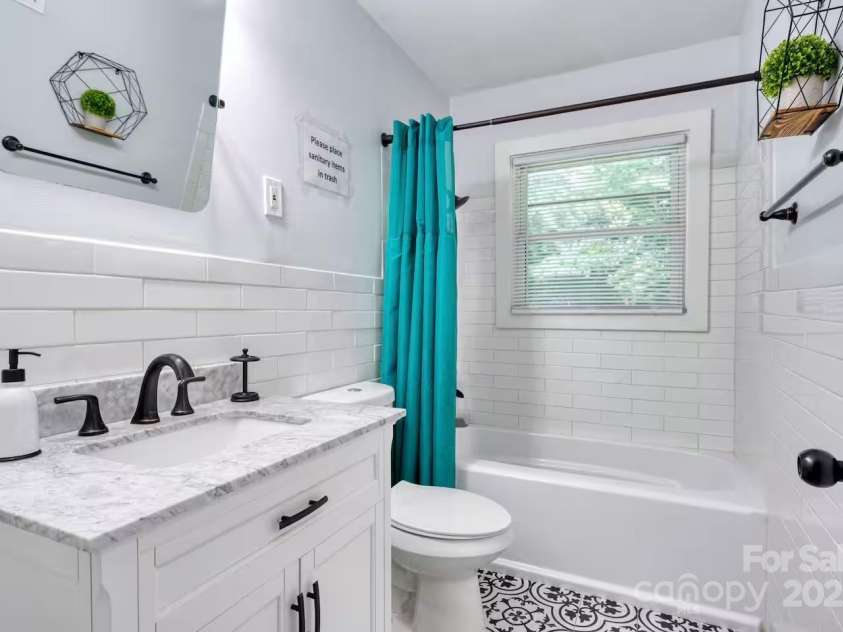 3337 Washburn Avenue, Charlotte, NC 28205.  MLS# CAR4290640, YatesRealty ID 31140. Bath