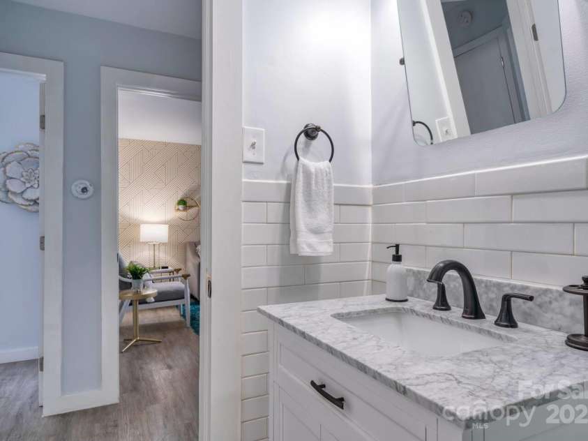 3337 Washburn Avenue, Charlotte, NC 28205.  MLS# CAR4290640, YatesRealty ID 31140. Bath