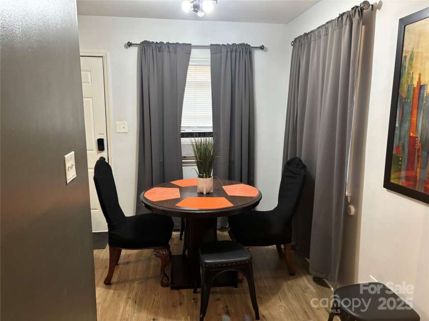 3337 Washburn Avenue, Charlotte, NC 28205.  MLS# CAR4290640, YatesRealty ID 31140. Dining Area