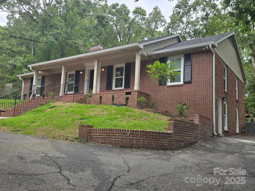 126 Sunset Drive, Chester, SC 29706.  MLS# CAR4290675, YatesRealty ID 31141. 