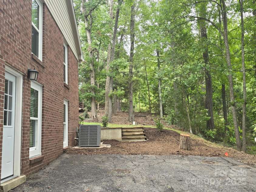 126 Sunset Drive, Chester, SC 29706.  MLS# CAR4290675, YatesRealty ID 31141. 