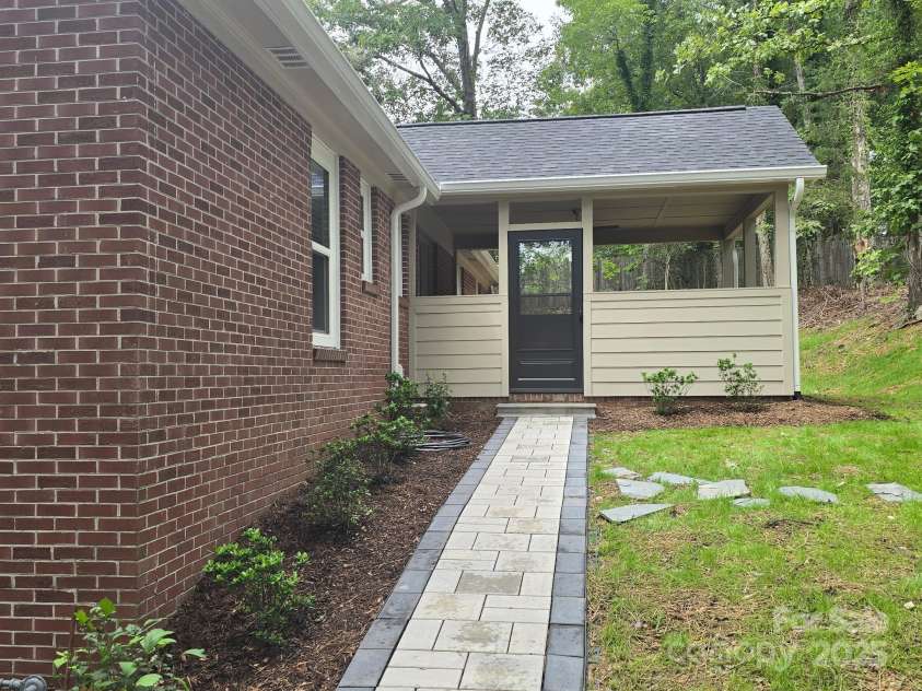 126 Sunset Drive, Chester, SC 29706.  MLS# CAR4290675, YatesRealty ID 31141. 