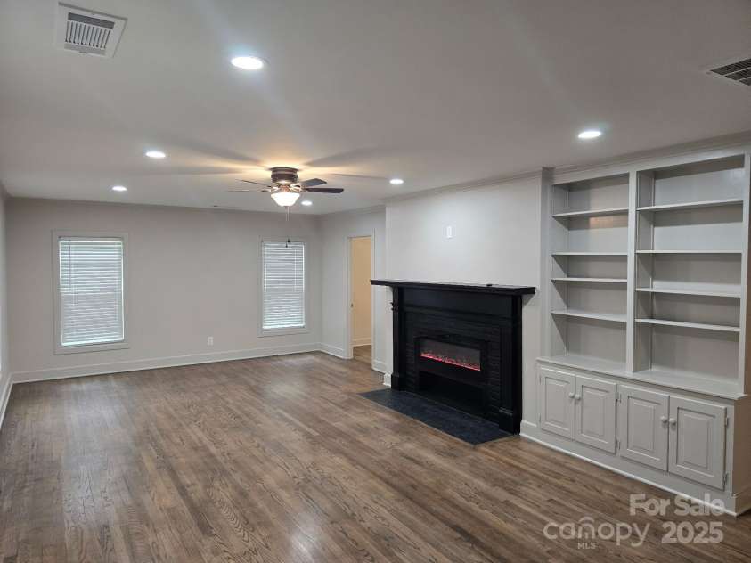 126 Sunset Drive, Chester, SC 29706.  MLS# CAR4290675, YatesRealty ID 31141. 