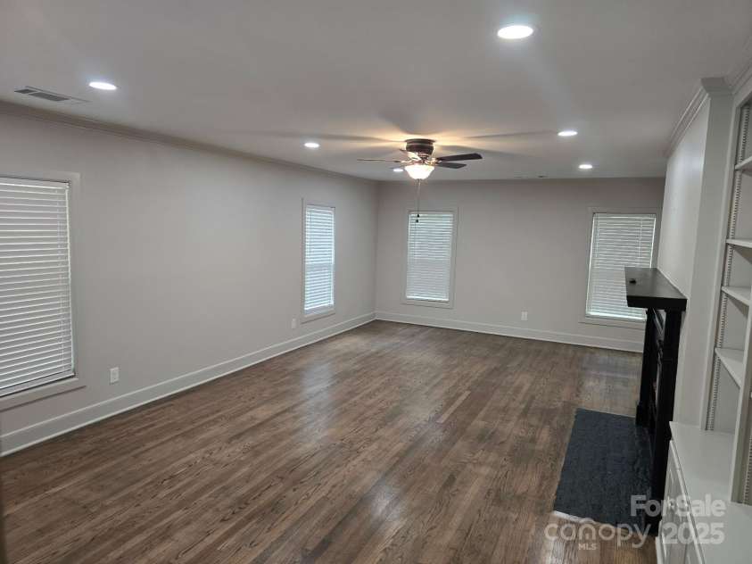 126 Sunset Drive, Chester, SC 29706.  MLS# CAR4290675, YatesRealty ID 31141. 