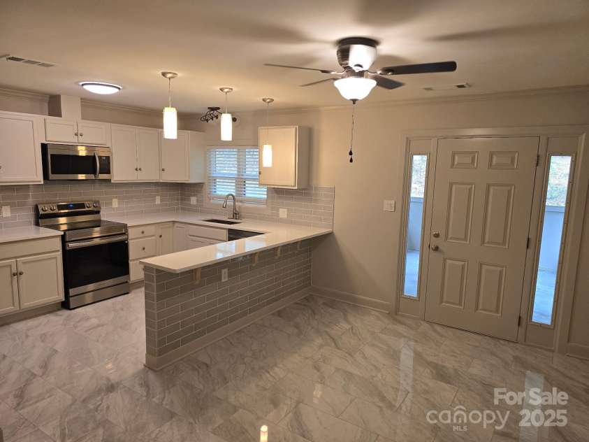 126 Sunset Drive, Chester, SC 29706.  MLS# CAR4290675, YatesRealty ID 31141. 