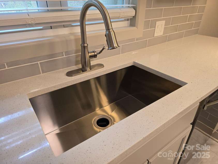 126 Sunset Drive, Chester, SC 29706.  MLS# CAR4290675, YatesRealty ID 31141. 