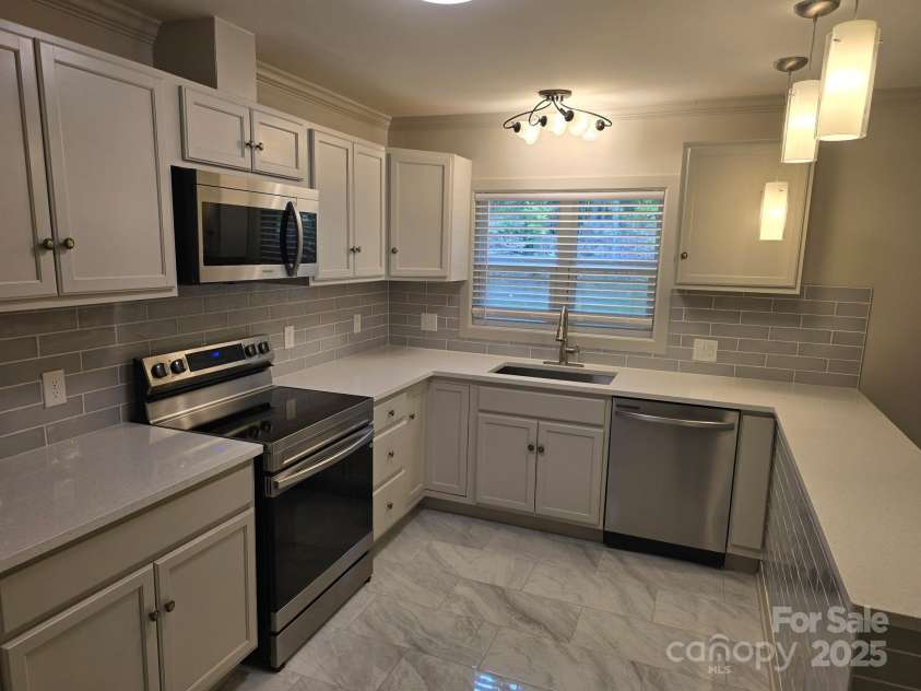 126 Sunset Drive, Chester, SC 29706.  MLS# CAR4290675, YatesRealty ID 31141. 