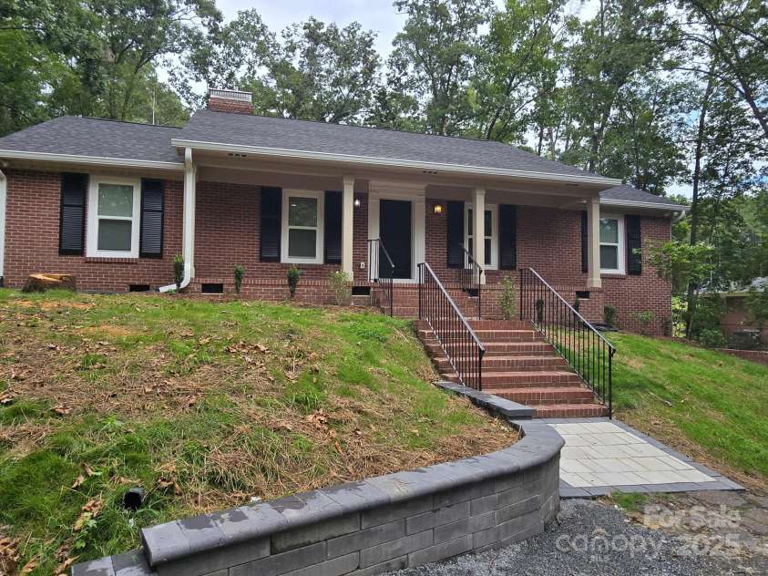 126 Sunset Drive, Chester, SC 29706.  MLS# CAR4290675, YatesRealty ID 31141. 