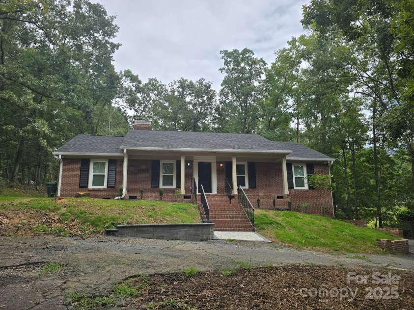 126 Sunset Drive, Chester, SC 29706.  MLS# CAR4290675, YatesRealty ID 31141. 