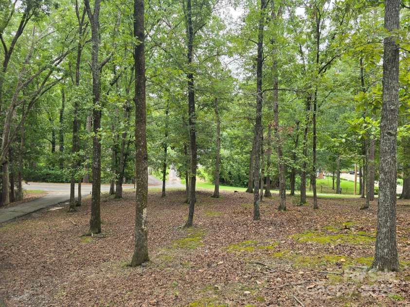 126 Sunset Drive, Chester, SC 29706.  MLS# CAR4290675, YatesRealty ID 31141. 