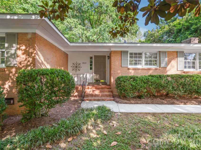 1612 Redcoat Drive, Charlotte, NC 28211.  MLS# CAR4392335, YatesRealty ID 31141. 