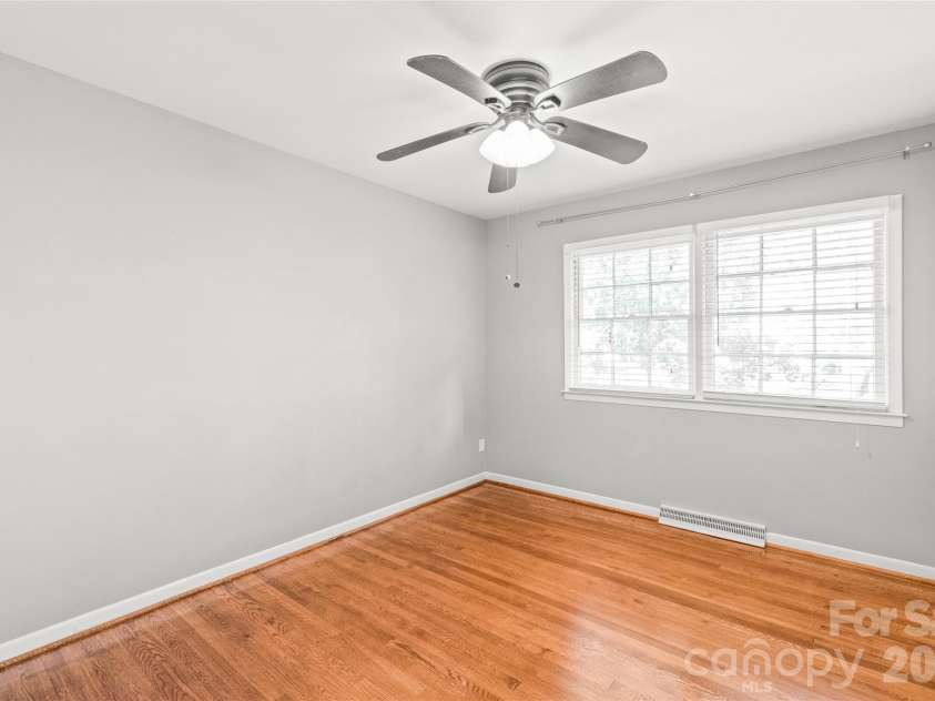 1612 Redcoat Drive, Charlotte, NC 28211.  MLS# CAR4392335, YatesRealty ID 31141. 
