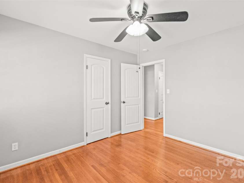 1612 Redcoat Drive, Charlotte, NC 28211.  MLS# CAR4392335, YatesRealty ID 31141. 
