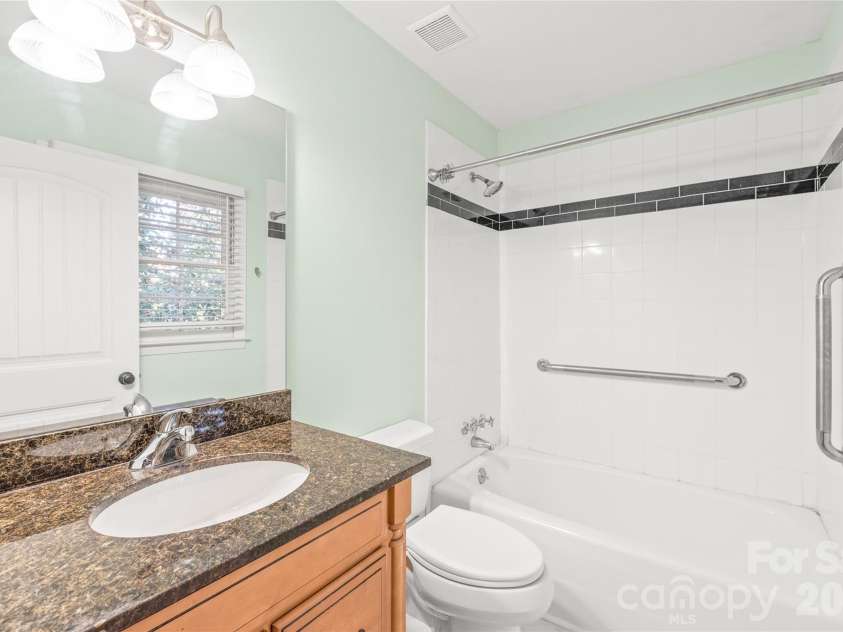 1612 Redcoat Drive, Charlotte, NC 28211.  MLS# CAR4392335, YatesRealty ID 31141. 