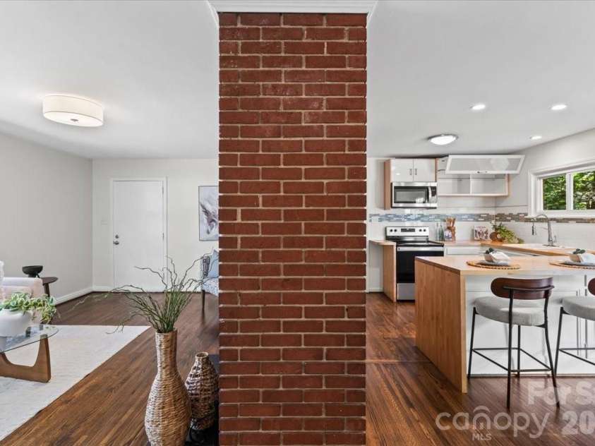 4439 Applegate Road, Charlotte, NC 28209.  MLS# CAR4391147, YatesRealty ID 31142. 