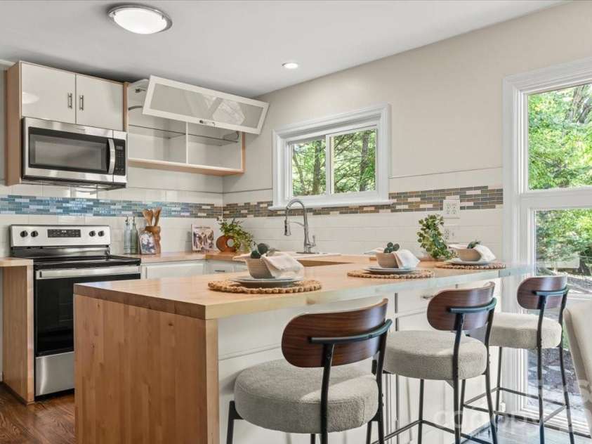 4439 Applegate Road, Charlotte, NC 28209.  MLS# CAR4391147, YatesRealty ID 31142. 