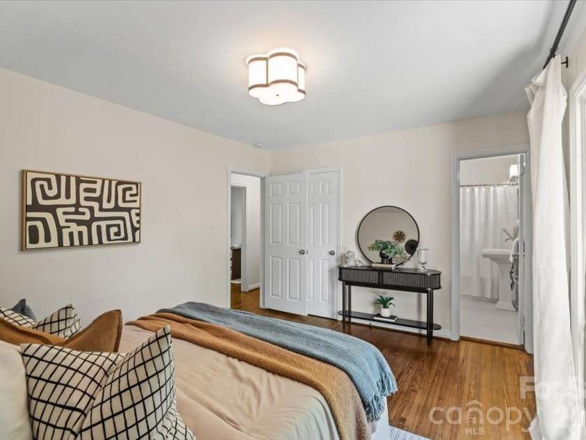 4439 Applegate Road, Charlotte, NC 28209.  MLS# CAR4391147, YatesRealty ID 31142. 