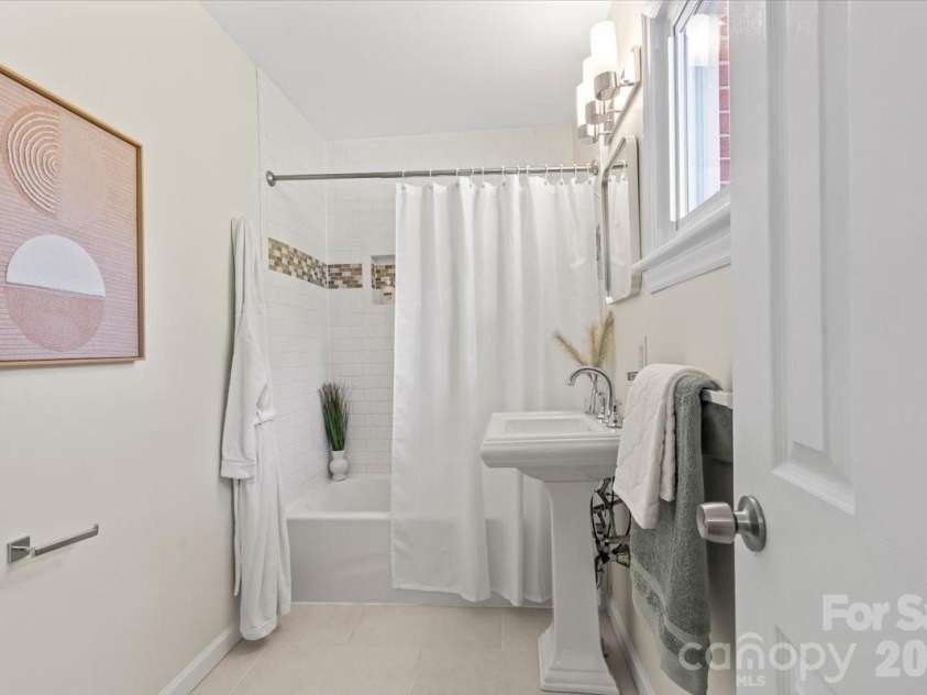 4439 Applegate Road, Charlotte, NC 28209.  MLS# CAR4391147, YatesRealty ID 31142. 
