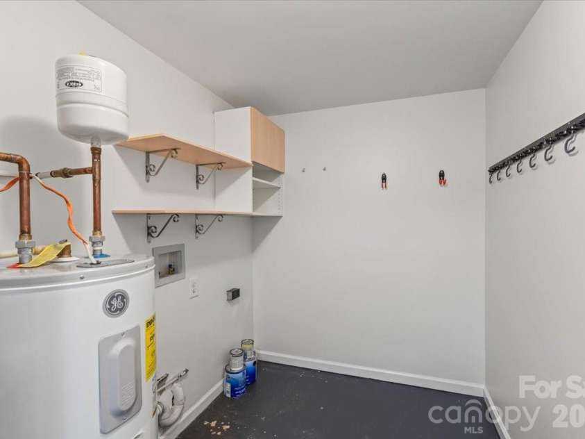 4439 Applegate Road, Charlotte, NC 28209.  MLS# CAR4391147, YatesRealty ID 31142. 
