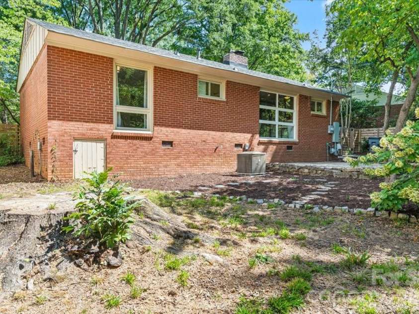 4439 Applegate Road, Charlotte, NC 28209.  MLS# CAR4391147, YatesRealty ID 31142. 