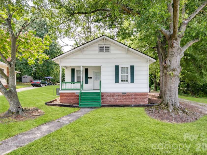417 York Avenue, Kannapolis, NC 28083.  MLS# CAR4394252, YatesRealty ID 31143. 