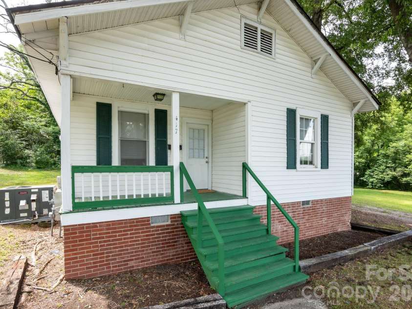 417 York Avenue, Kannapolis, NC 28083.  MLS# CAR4394252, YatesRealty ID 31143. 