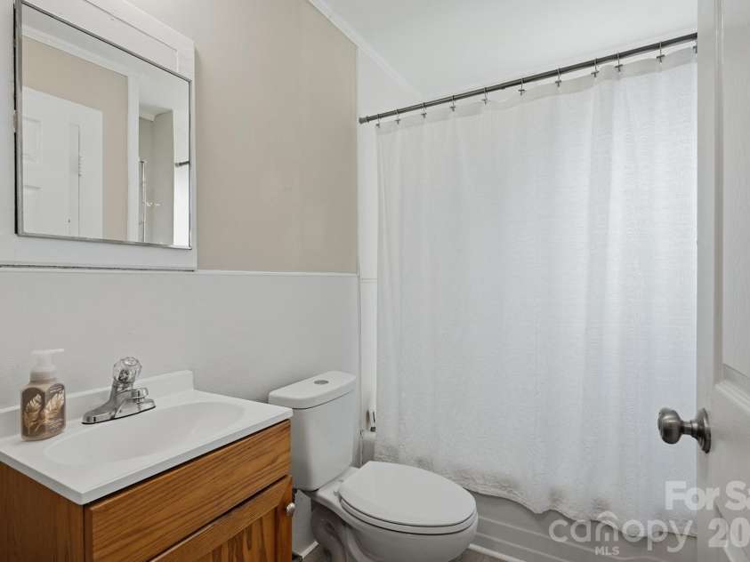 417 York Avenue, Kannapolis, NC 28083.  MLS# CAR4394252, YatesRealty ID 31143. 