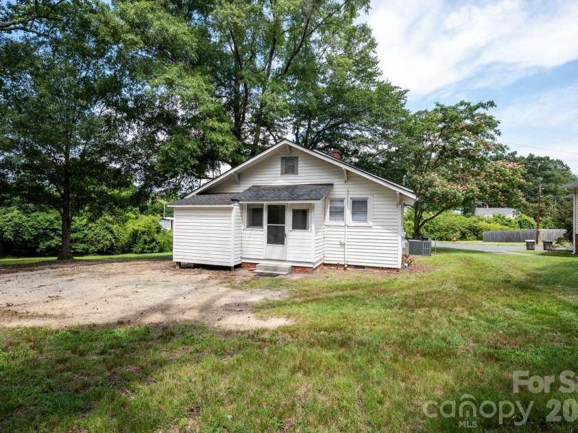 417 York Avenue, Kannapolis, NC 28083.  MLS# CAR4394252, YatesRealty ID 31143. 