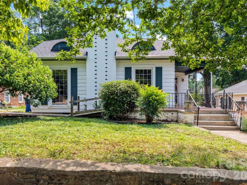 2805 Bon Air Avenue, Winston Salem, NC 27105.  MLS# CAR4390543, YatesRealty ID 31144. 