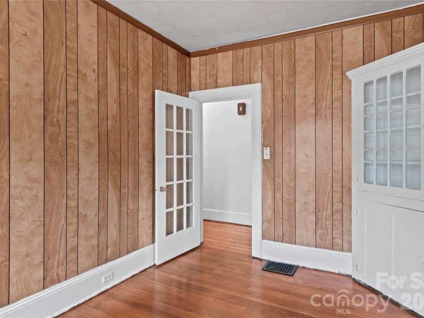 2805 Bon Air Avenue, Winston Salem, NC 27105.  MLS# CAR4390543, YatesRealty ID 31144. 