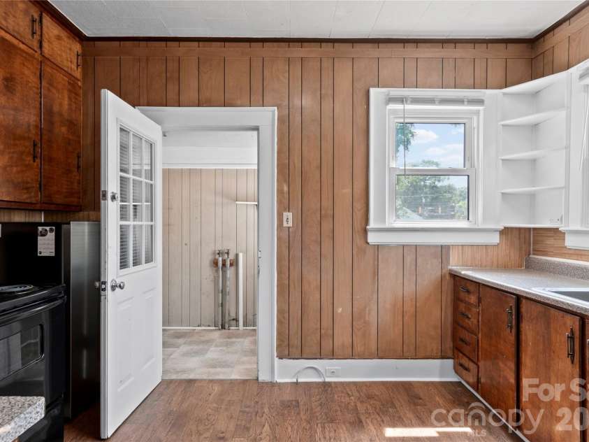 2805 Bon Air Avenue, Winston Salem, NC 27105.  MLS# CAR4390543, YatesRealty ID 31144. 