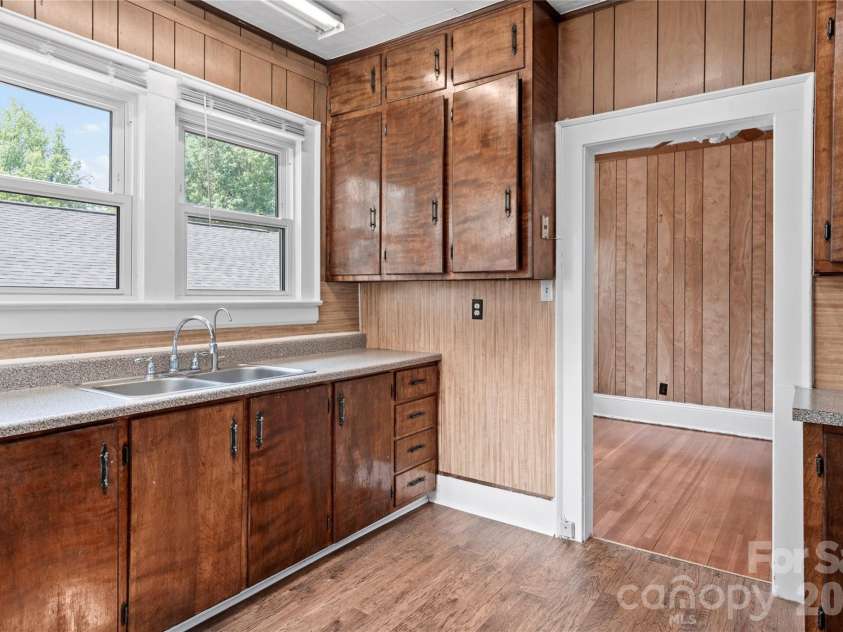 2805 Bon Air Avenue, Winston Salem, NC 27105.  MLS# CAR4390543, YatesRealty ID 31144. 