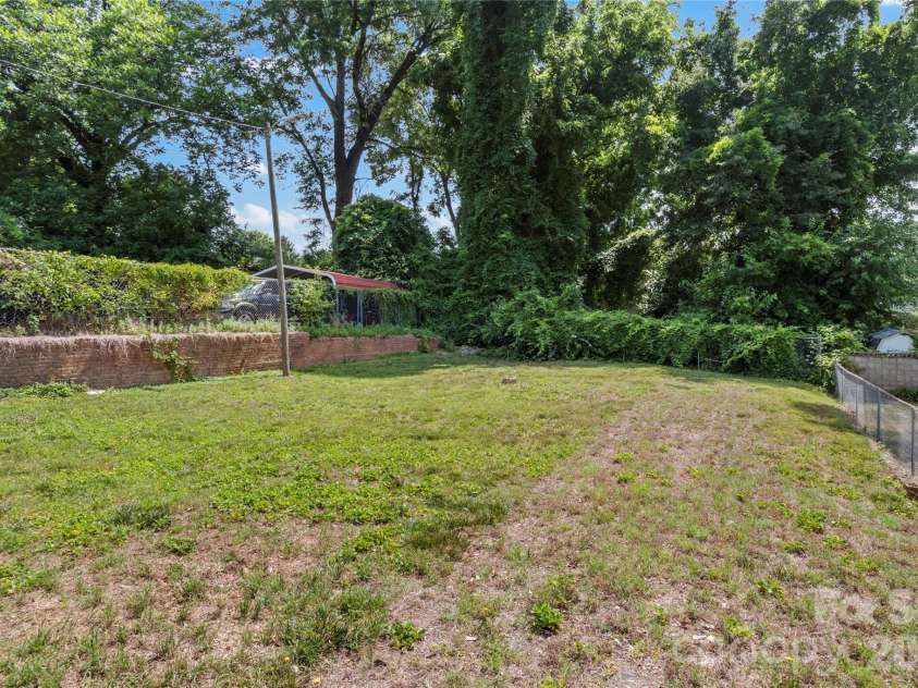 2805 Bon Air Avenue, Winston Salem, NC 27105.  MLS# CAR4390543, YatesRealty ID 31144. 