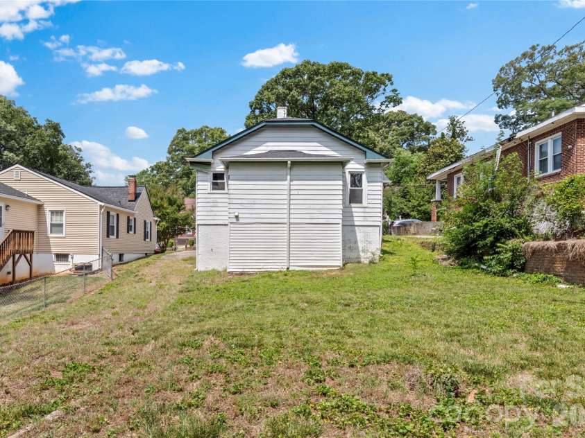 2805 Bon Air Avenue, Winston Salem, NC 27105.  MLS# CAR4390543, YatesRealty ID 31144. 