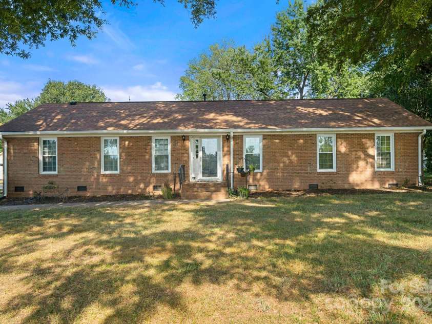 4305 Back Creek Church Road, Charlotte, NC 28213.  MLS# CAR4282668, YatesRealty ID 31144. 