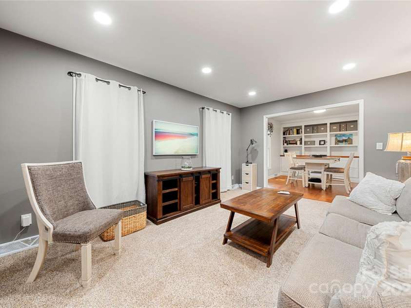 4305 Back Creek Church Road, Charlotte, NC 28213.  MLS# CAR4282668, YatesRealty ID 31144. 