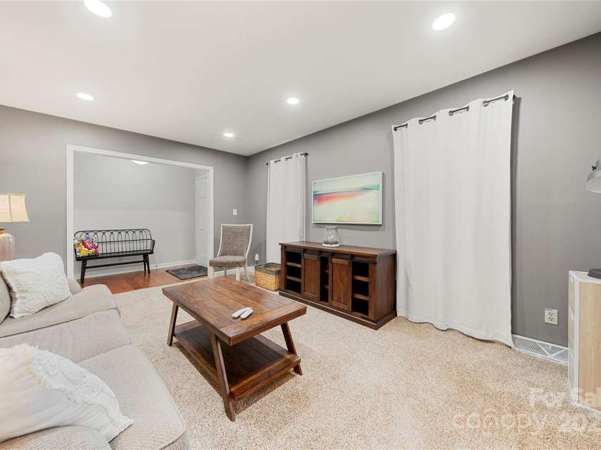 4305 Back Creek Church Road, Charlotte, NC 28213.  MLS# CAR4282668, YatesRealty ID 31144. 